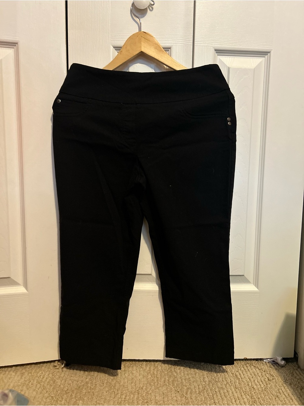 Reitmans Black Stretch Capri Pants